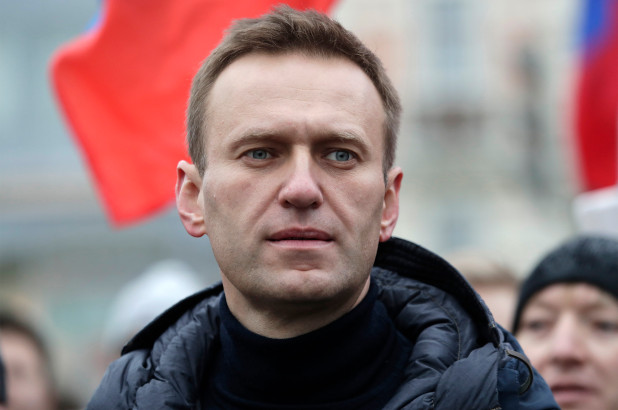 “The World is Waiting for Answers” on the Poisoning of Putin Critic, Alexei Navalny