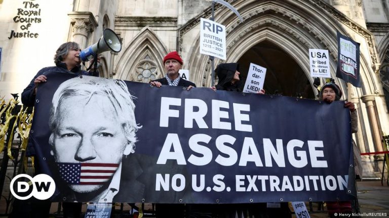 Assange -2