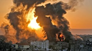 Israel attacks leave hundreds dead, thousands wounded