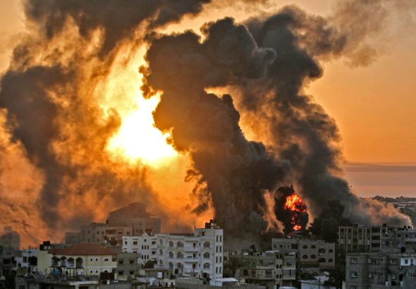 Israel attacks leave hundreds dead, thousands wounded